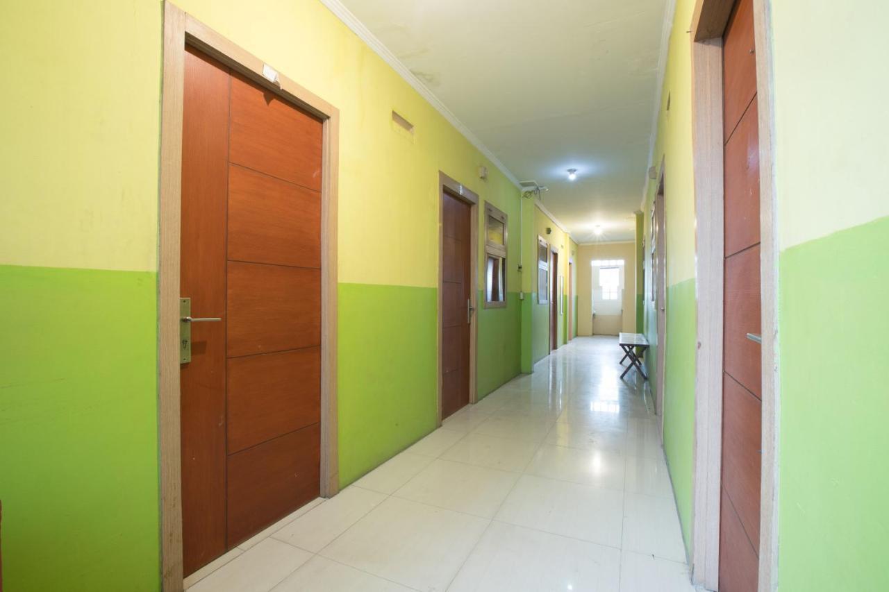 Oyo 298 Gemilang Guesthouse Tangerang Exterior photo